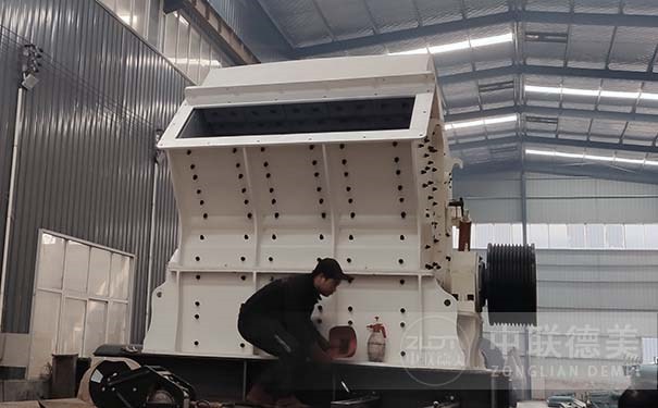 1.jpg 反擊式破碎機